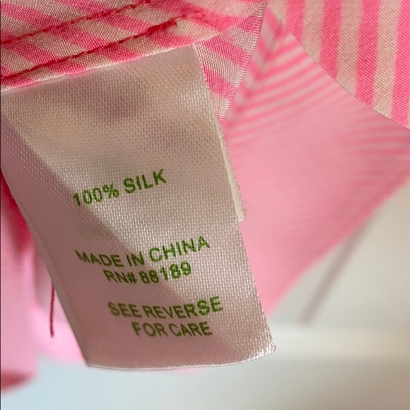 💗Lilly Pulitzer silk top with pearl buttons - Picture 5 of 6